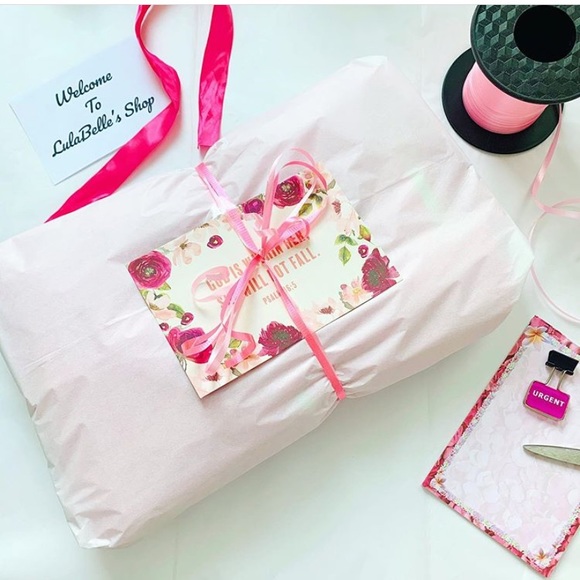 Meet the Posher, Lauren π Poshmark Ambassador, Style & Wardrobe Consultant πΈπ - Picture 3 of 16